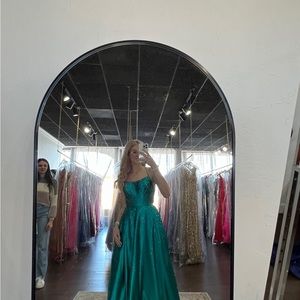 Sherri hill size 0